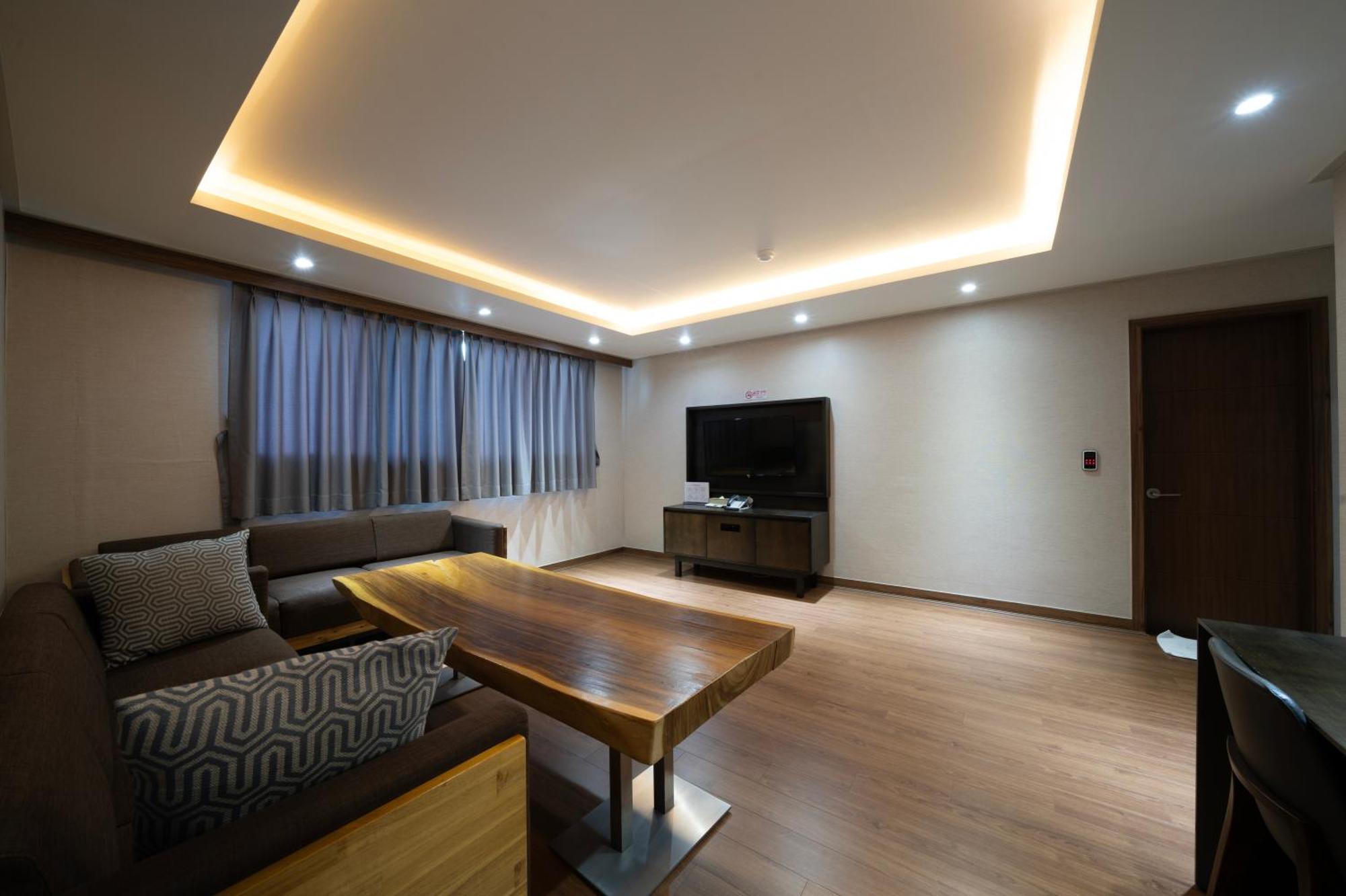 I-Check Hyunjin Hotel ทงเฮ ภายนอก รูปภาพ