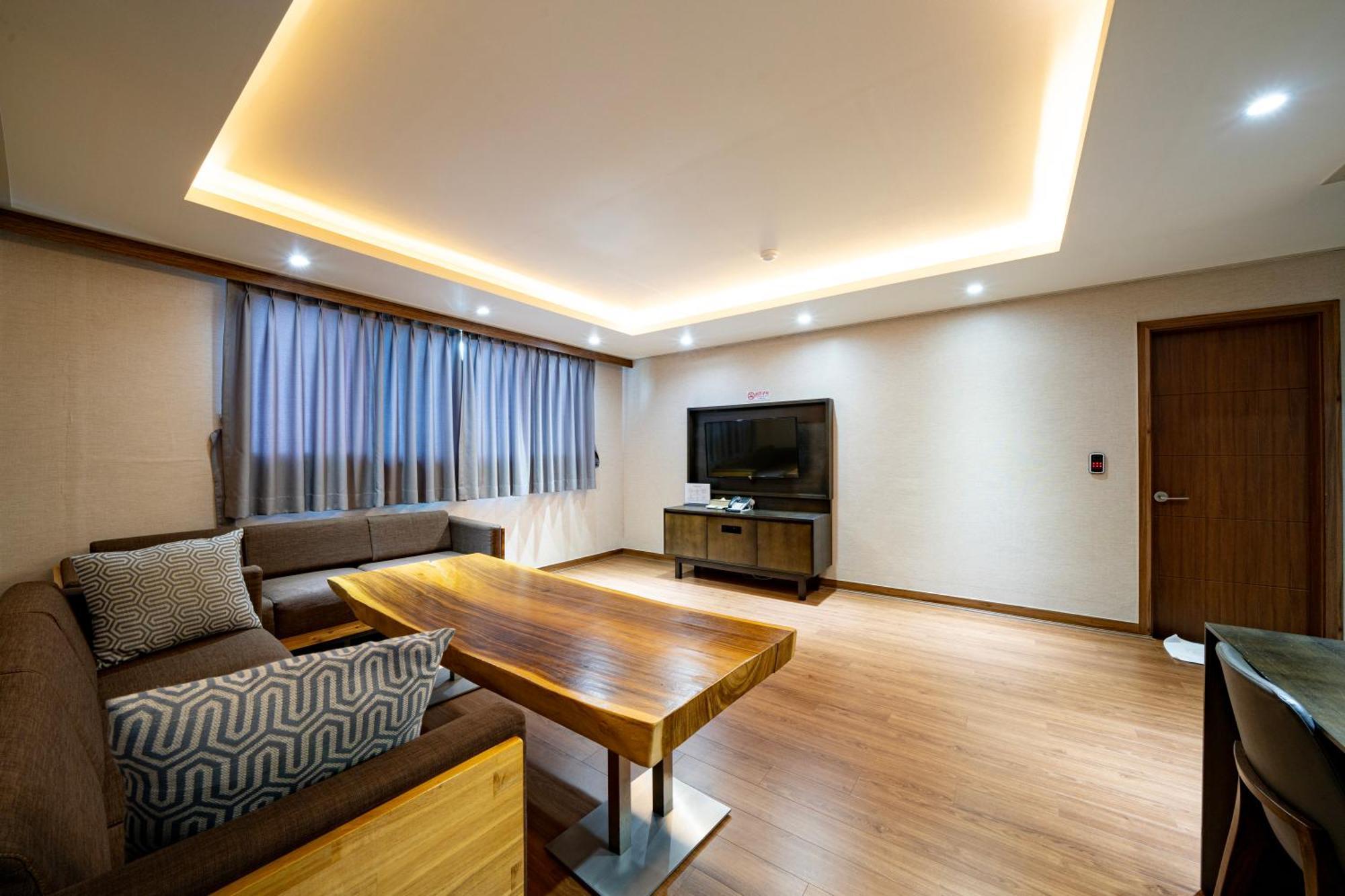 I-Check Hyunjin Hotel ทงเฮ ภายนอก รูปภาพ